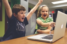 HTTPS academy.authenticgermanlearning.com courses interactive videos excited children with computer